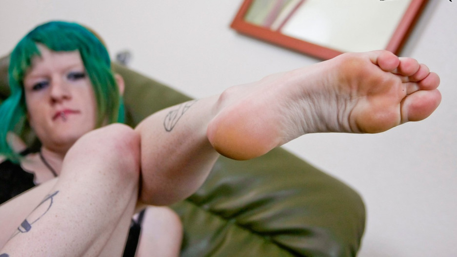 twiggy danger Pumps Her Cock