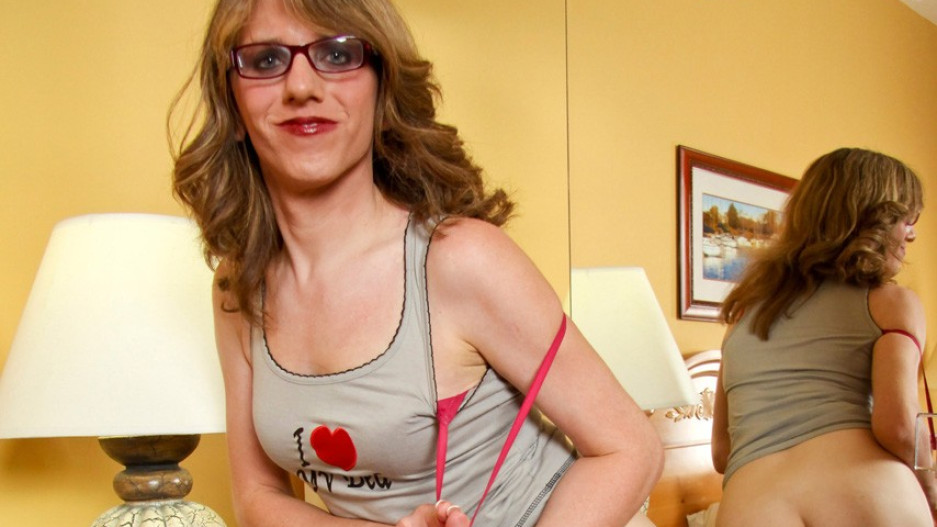 Wendy Summers Loves Bed