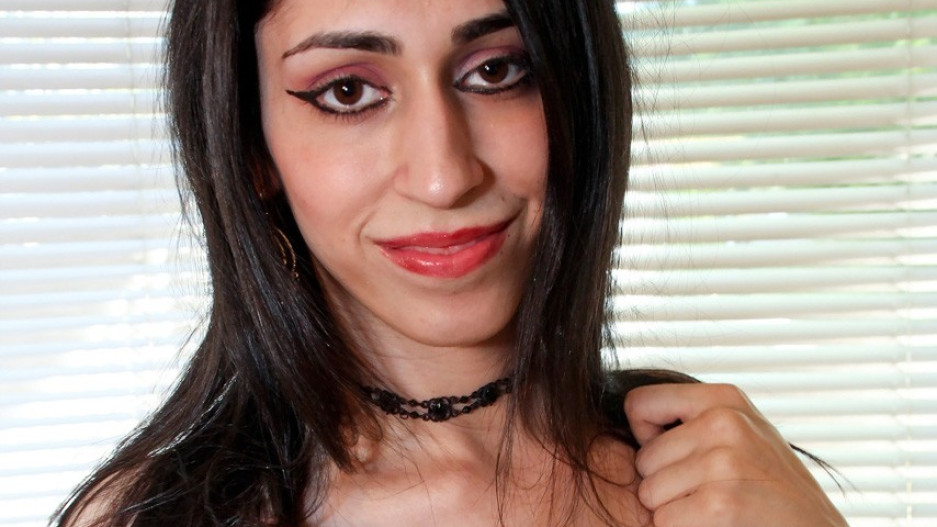 Roxxy Thorns In Black Lingerie!