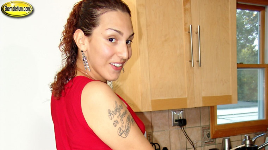 Valerie Masturbates On The Couch