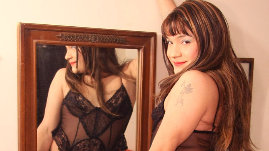 Alluring Maxima Sizzles