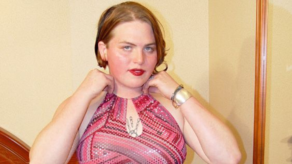 Elsie Thorne Shoots A Load