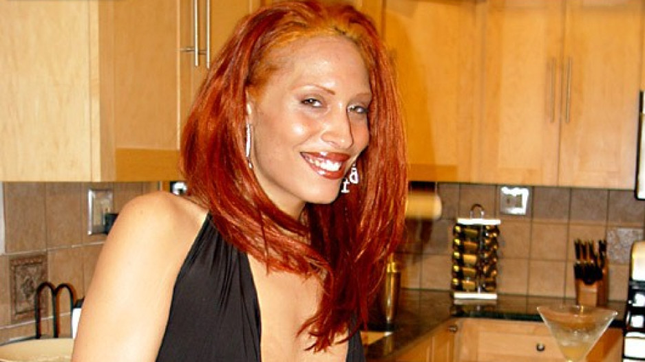 Bianca Strokes In Kitchen