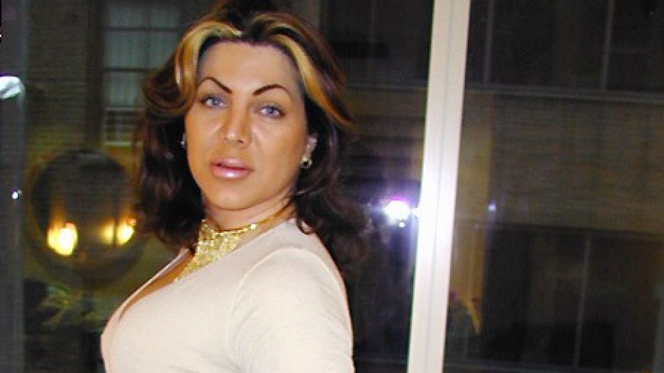 Carmen Cruz Spreads Her Legs