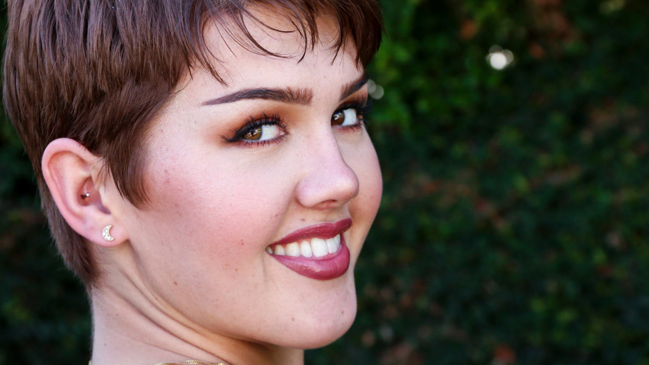 Daisy Taylor Gets Rock-Hard!