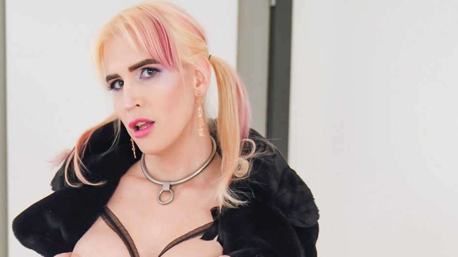 River Enza Rides Her Dildo!