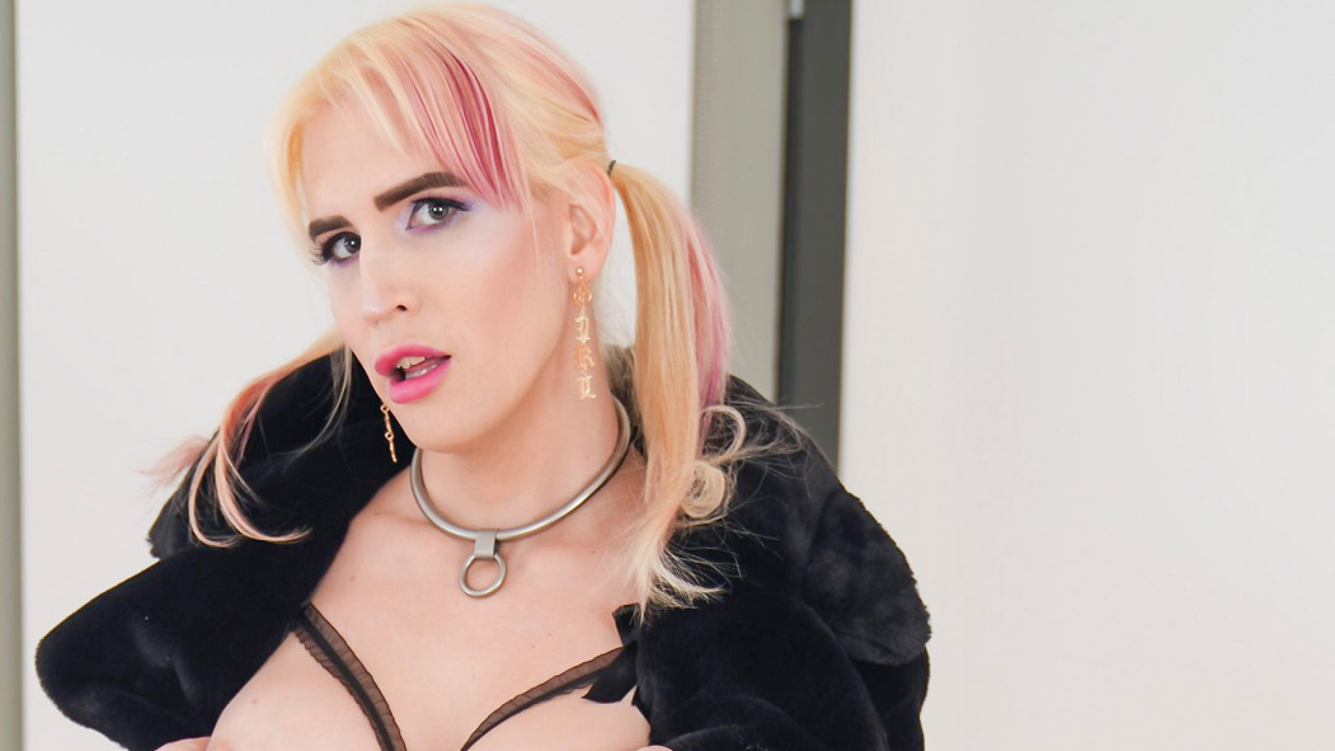River Enza Rides Her Dildo!