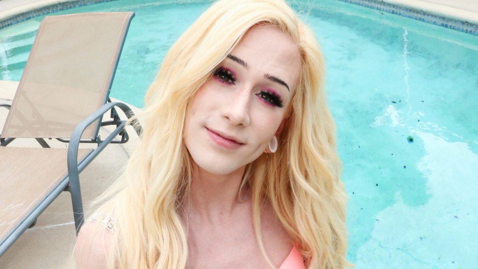 Jenna Gargles Cums By The Pool!
