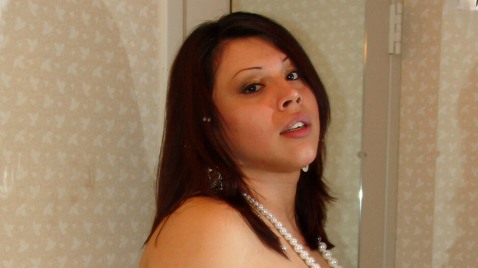 Roxi In White Lace!