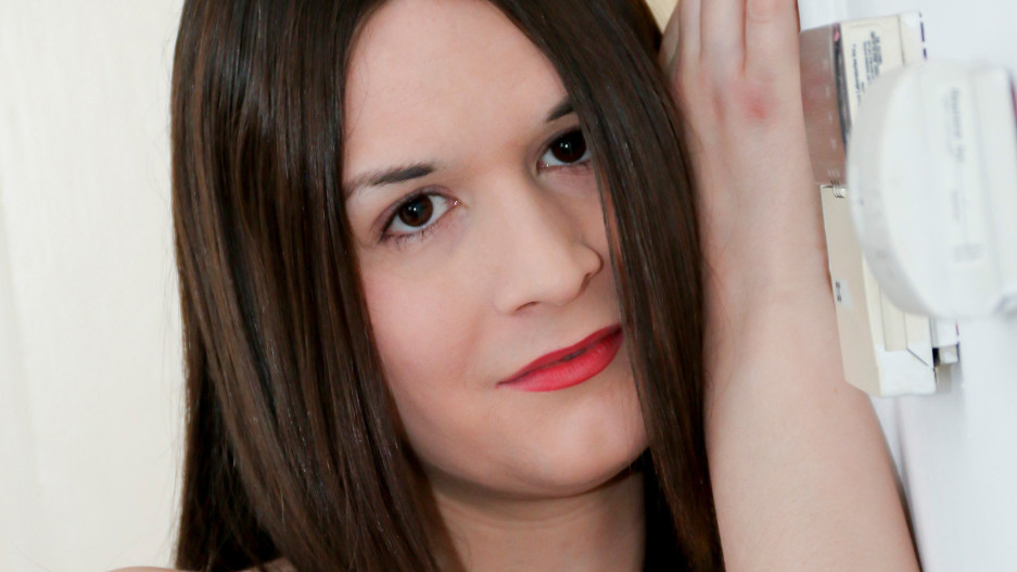 Ashley Washington Toys Her Tight Ass!