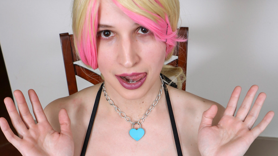 Pretty Jizzy Jezebel Is Horny!