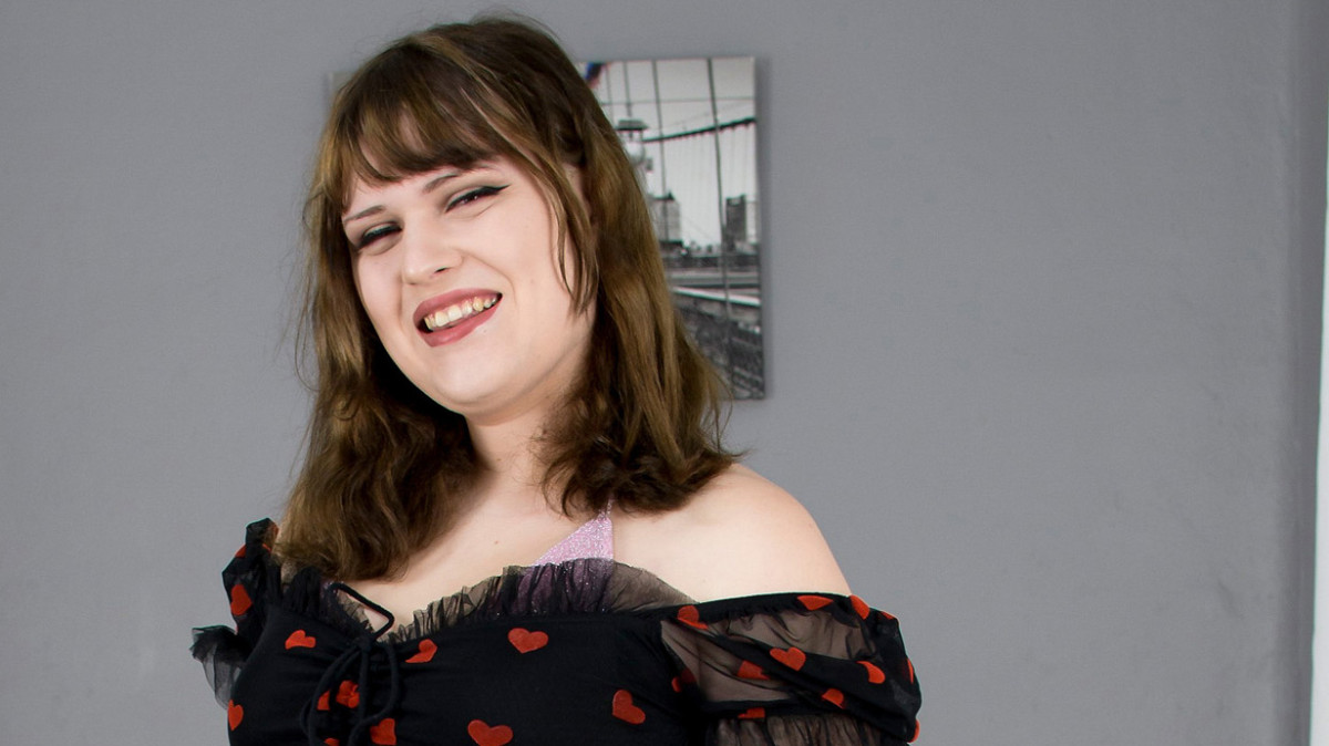 Playgirl Stefani Debuts On Grooby Girls