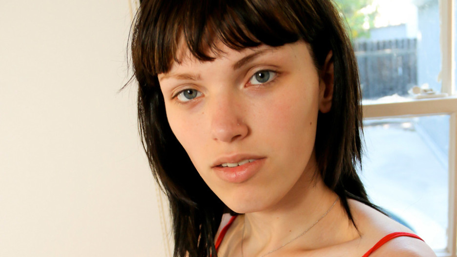 Scarlett Hart Strokes Her Sexy Big Cock!