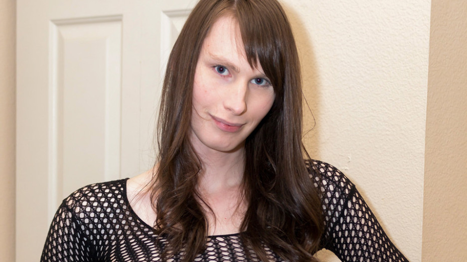 Leggy Kinky Kora Jacks Off!