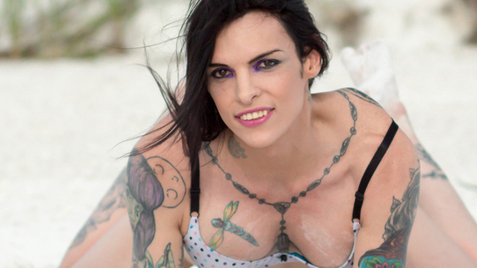 Chelsea Marie Enjoys The Beach!