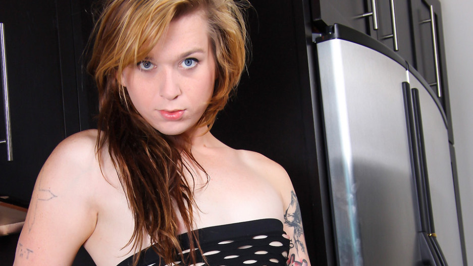 Horny Taryn's On The Kitchen Counter!