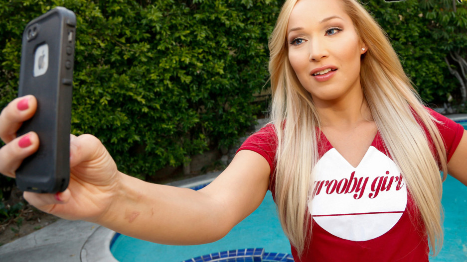 Superstar Khloe Hart Poolside