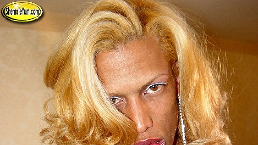 Alexia Is a Big Tease