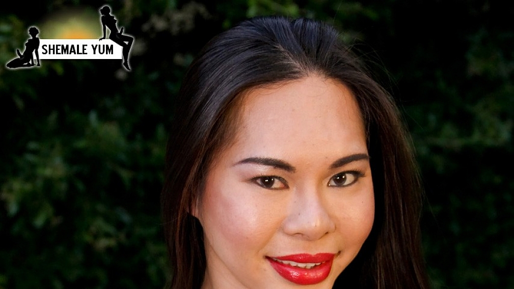 Amanda Jade Strokes Poolside