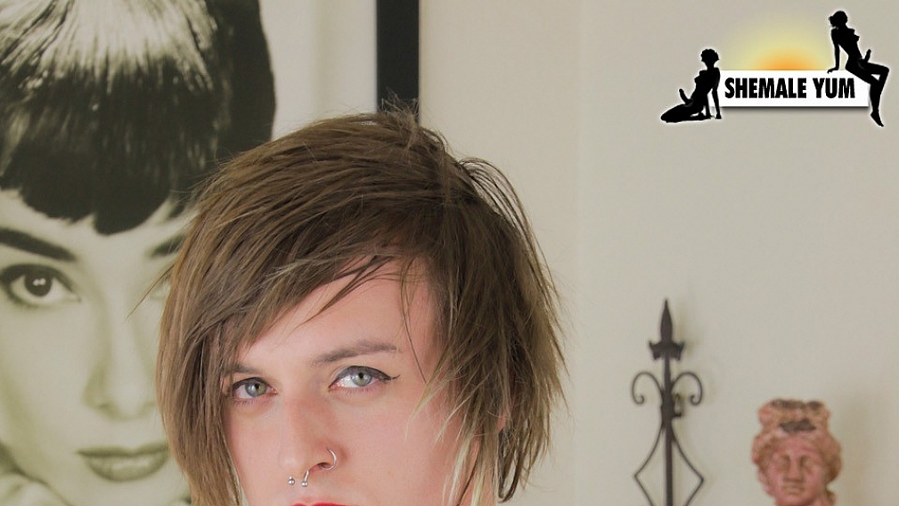 Emma Claire Strokes Her Meat