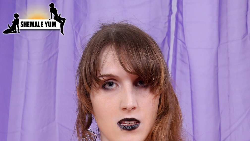 Tender Izzy Looks Cute Jacking Off