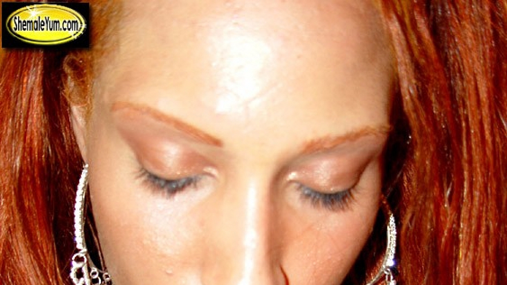 Bianca Strokes in Kitchen