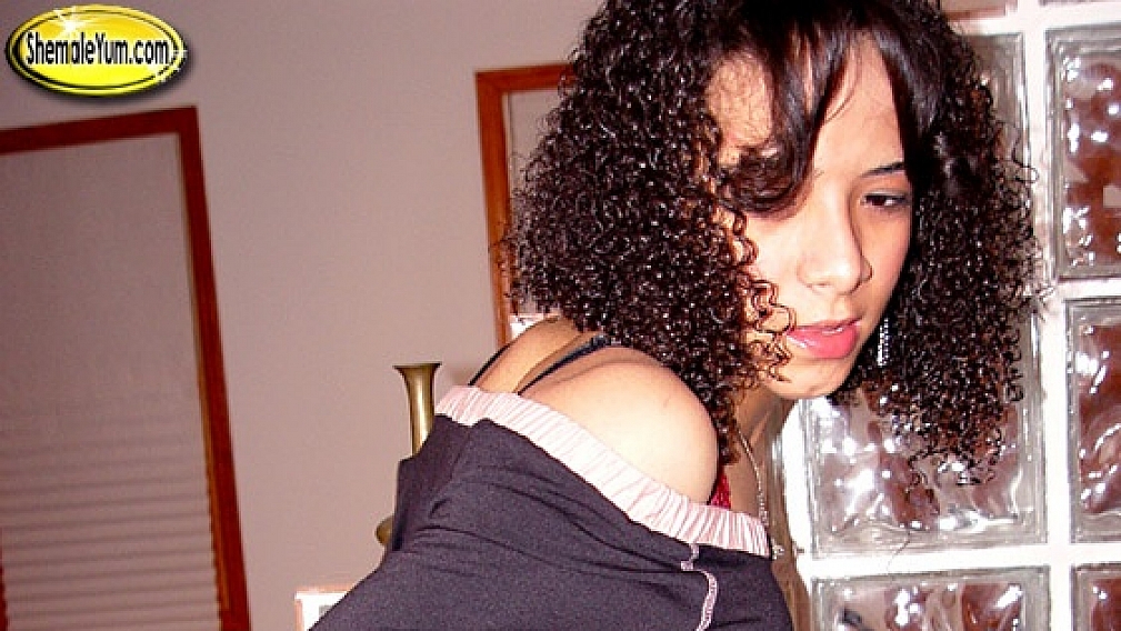 Penelope Shows You Her Secret!