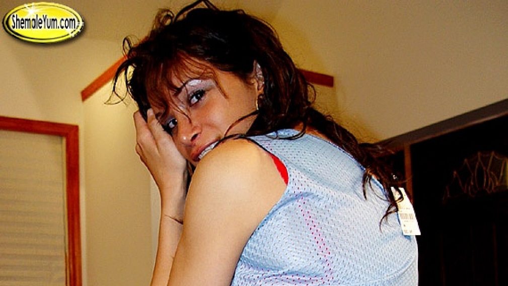 Sporty Gianna Shows Off Her Tight Ass