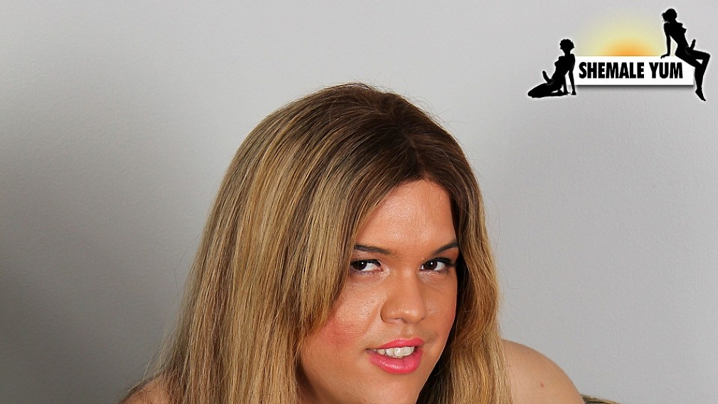 Pretty BBW Kim Strokes for You