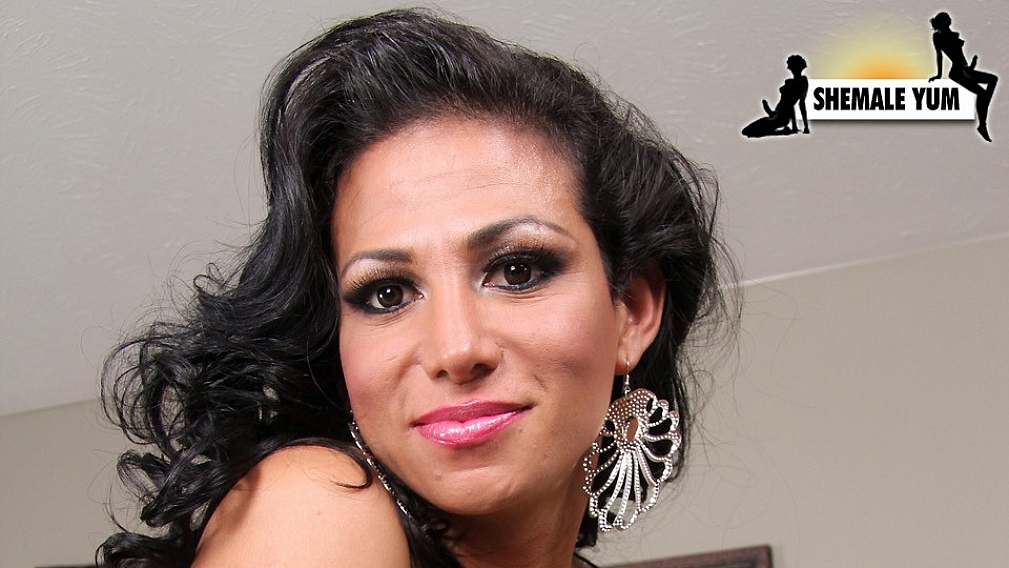 Spicy and Fabulous Jaquelin