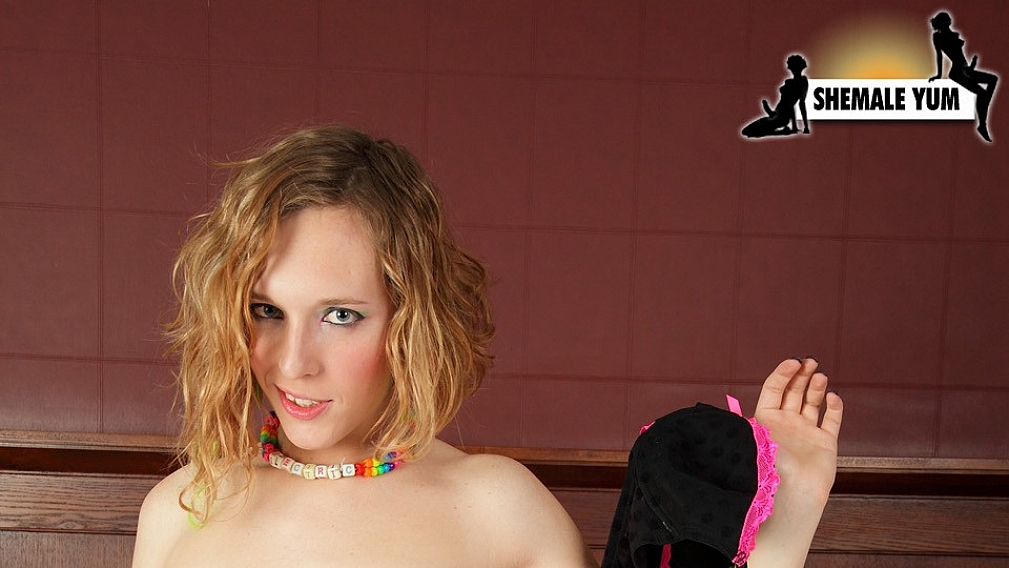 Molly D'vyne Returns