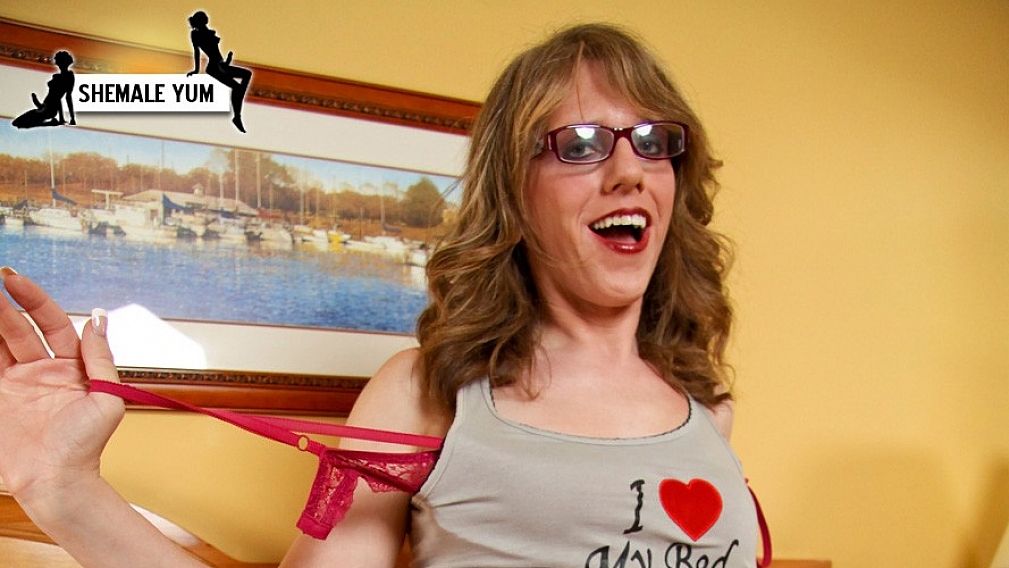 Wendy Summers Loves Bed