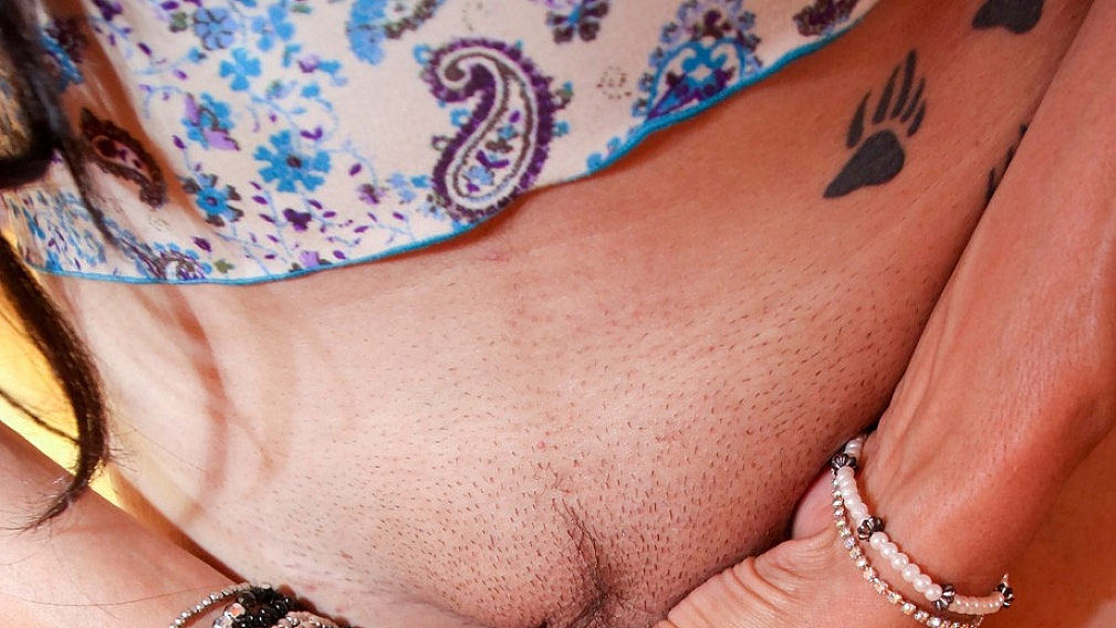 Sexy Lissa Bares All!