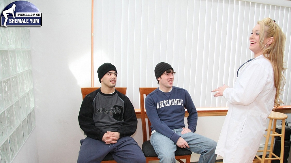 Chrissy Has a Hot Threesome!