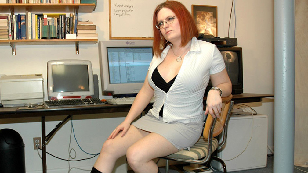 Restless Redhead Jessi Paige Needs Cock