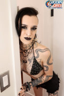 Viviana Rose Hits Hollywood